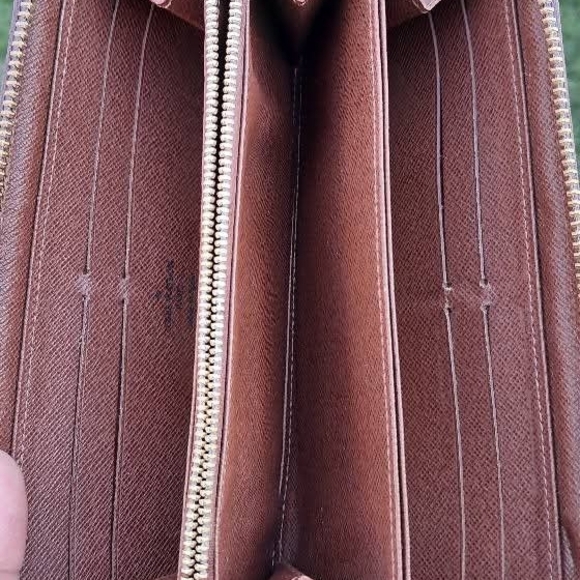 Louis Vuitton Monogram Wallet - Picture 4 of 8